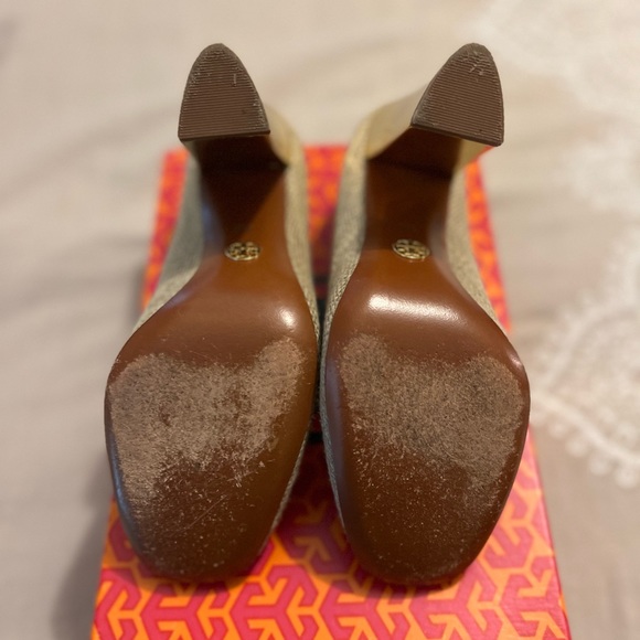 Tory Burch Madison pump with gold metallic 4” heel. Size 8. Only been worn twice - Picture 7 of 7